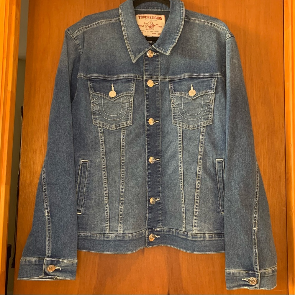True Religion NWT Men’s XL Denim Jean Trucker Jacket with silver branded buttons